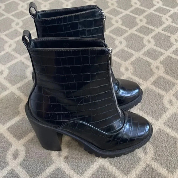 PrettyLittleThing Cleated Sole Zip Front High ankle Bootie Black Women’s size 7 - Picture 6 of 16